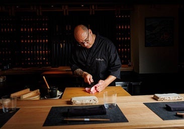 András Médici, en la barra de Purosushi.