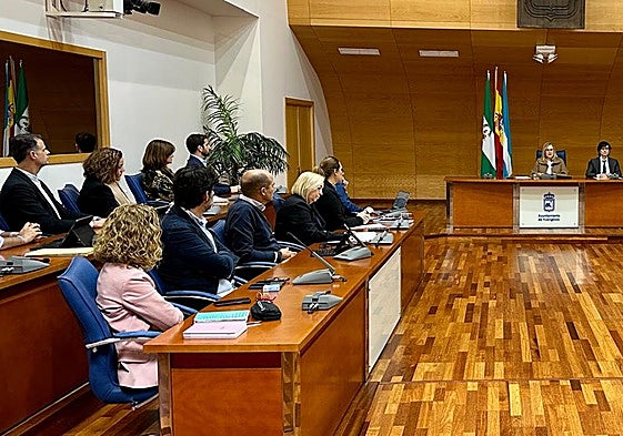 Concejales del PP atienden a la intervención en el Debate del Estado de la Ciudad.