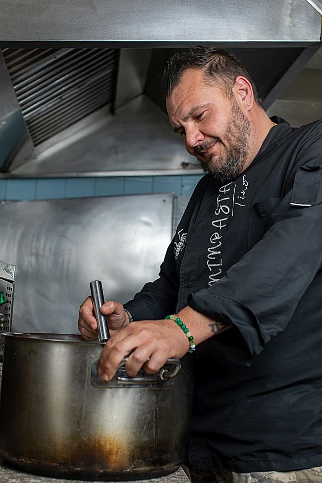 Tino Siracusa, cofundador y chef de Maninpasta.