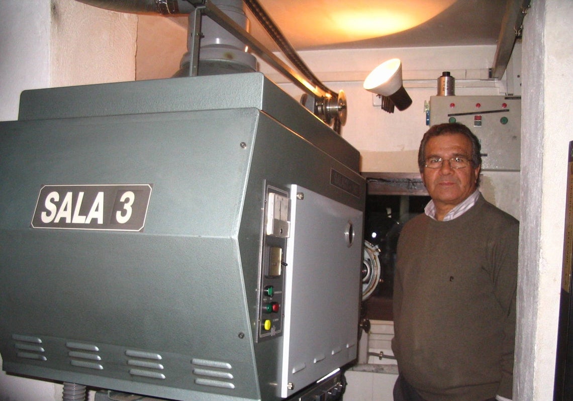 Juan Reina, operador del Albéniz y alma del cine en la etapa de Gómez Reyes como propietario.