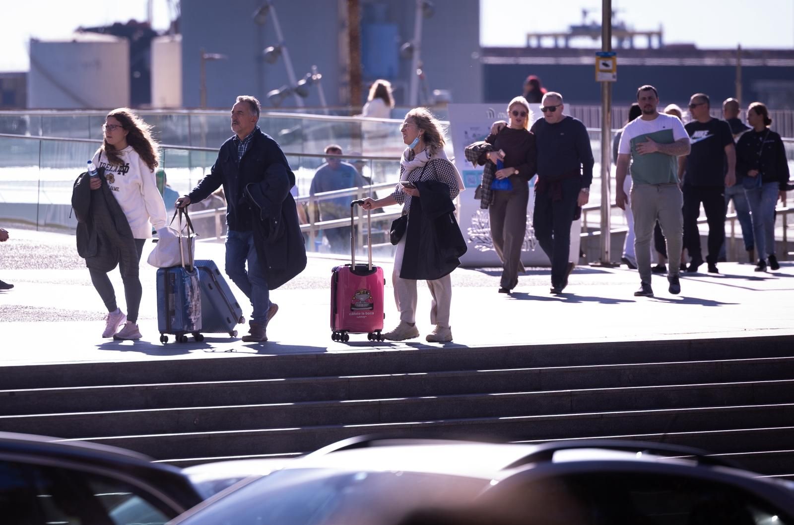Así lucen las calles de Málaga en el primer fin de semana grande de Navidad: «Mucha gente y mucho calor»