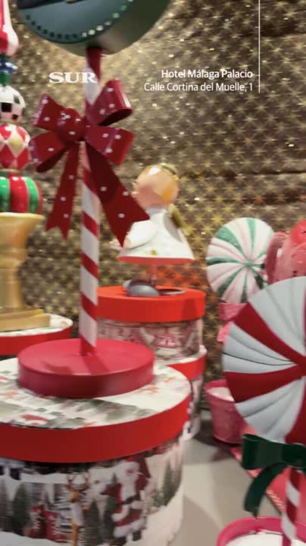 El hotel AC Málaga Palacio recibe a sus visitantes con un poblado de fantasía