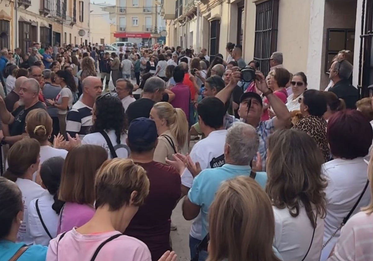 El día del intento de desahucio de Fran Custodio, que mostraba una calle Baja completamente llena de vecinos que se movilizaron para frenar la orden judicial.