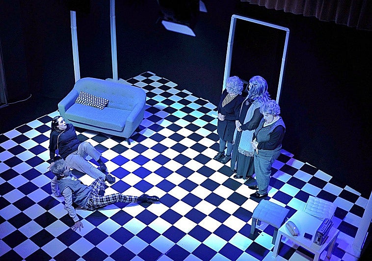 Almáchar presume de talento: la compañía El Lugá triunfa con 'Suegras' a nivel nacional