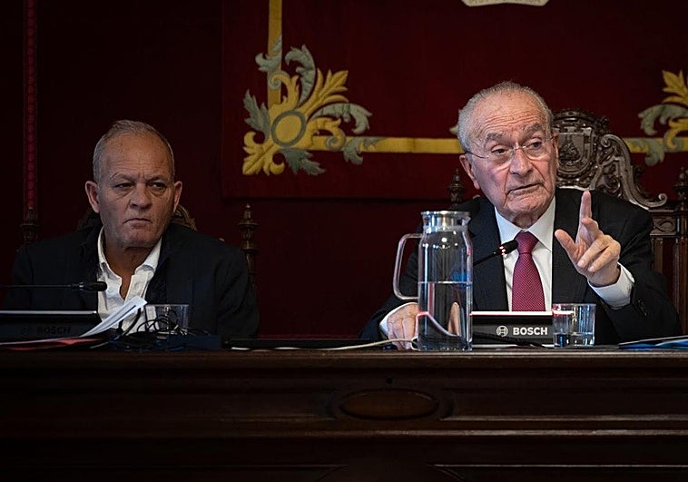 El PP apoya solo pero con fuerza seguir con la Torre del Puerto, que Dani Pérez ha definido como «un mechero»