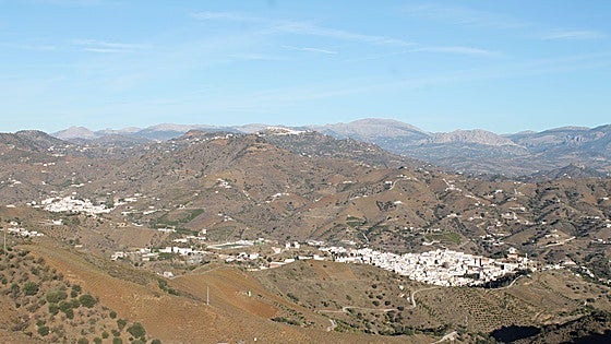 Pueblos malagueños tan cercanos entre sí que podrás verlos en un paseo