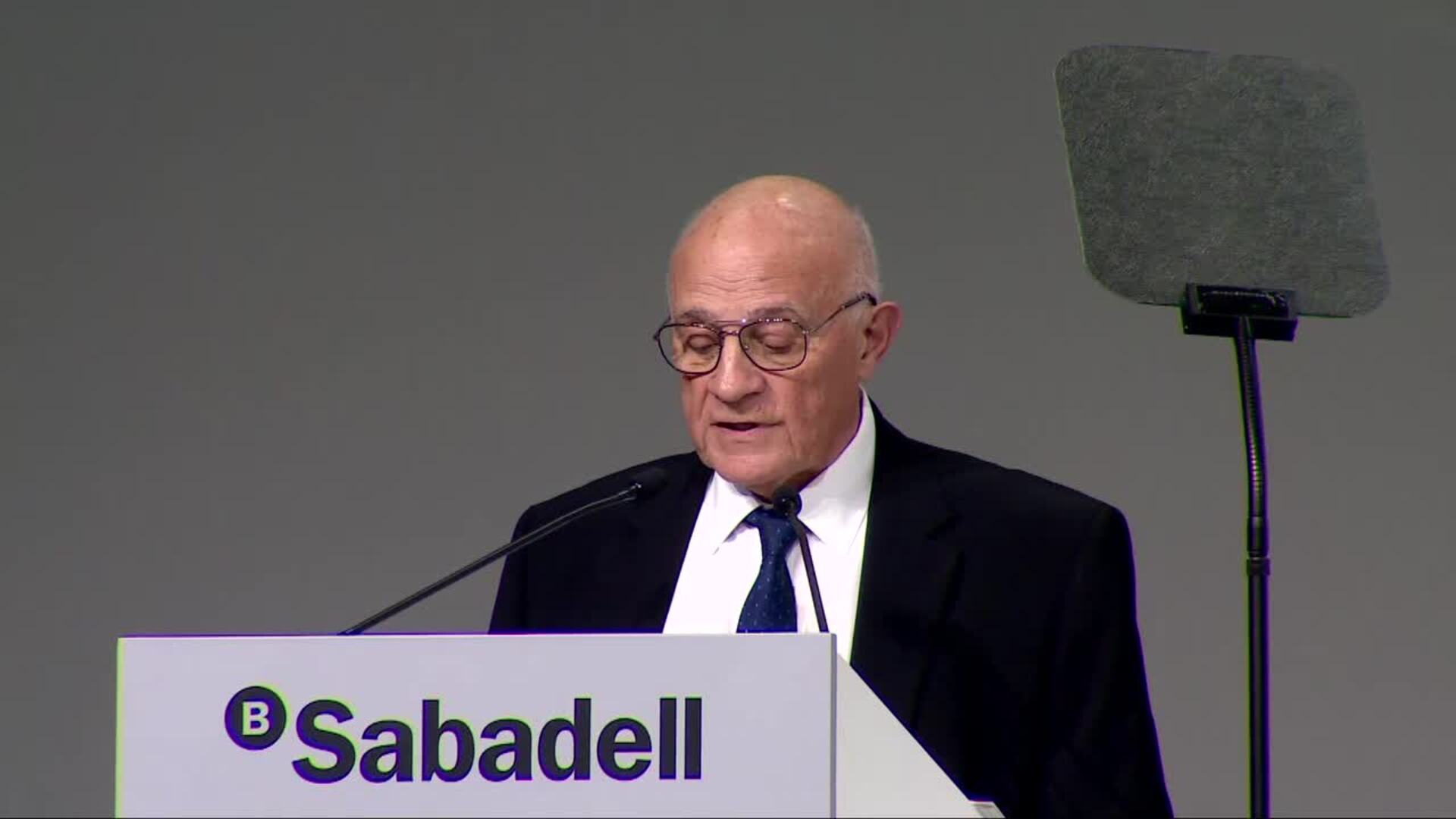 Oliu (Sabadell): La OPA tiene riesgos "más importantes" que seguir como banco independiente