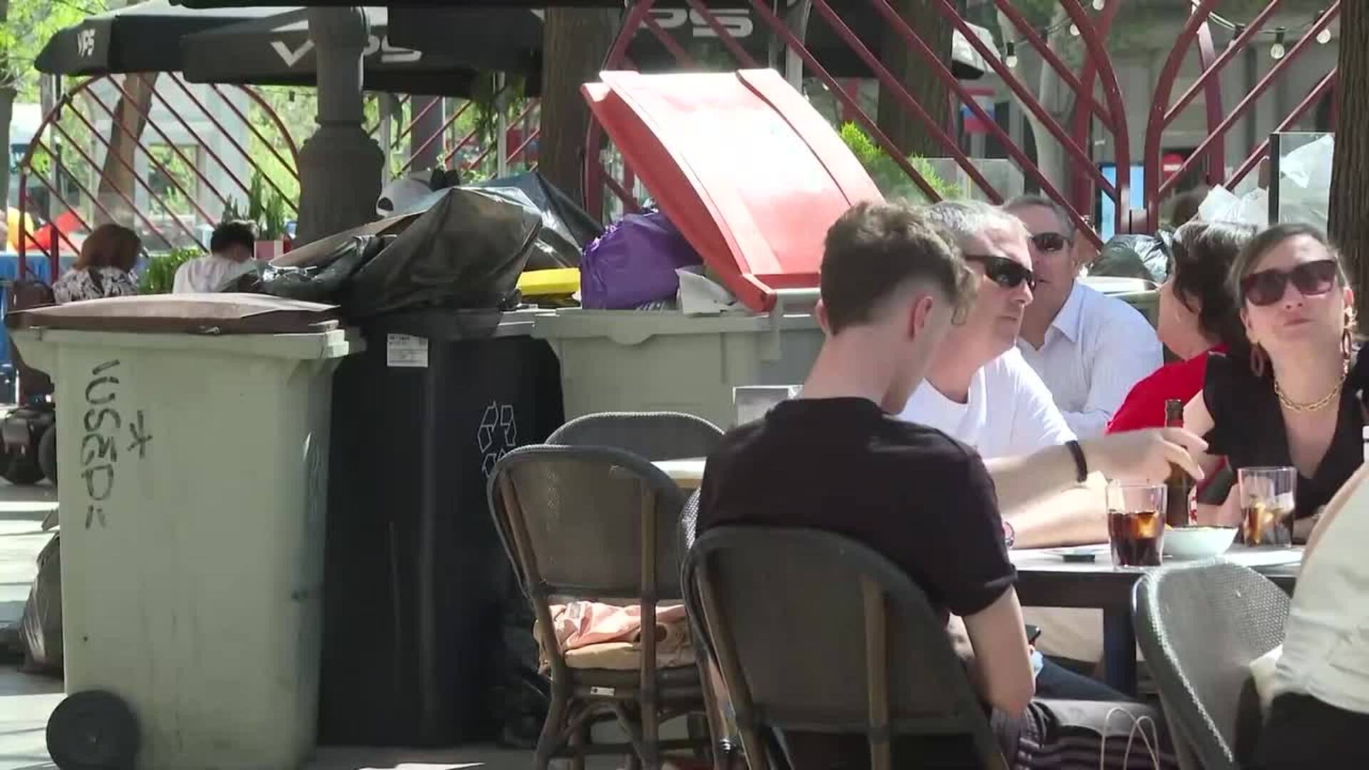 La huelga de basuras afecta a locales y turistas: "Madrid nunca está así"