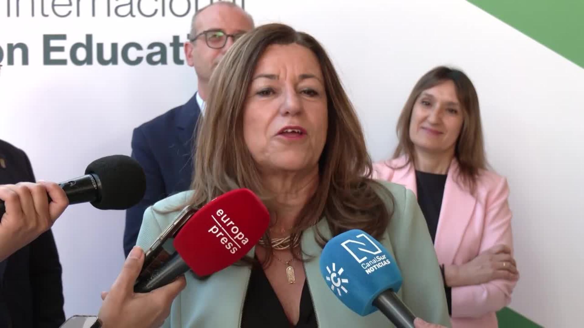 Castillo defiende el uso de las nuevas tecnologías en las aulas en "entornos seguros"