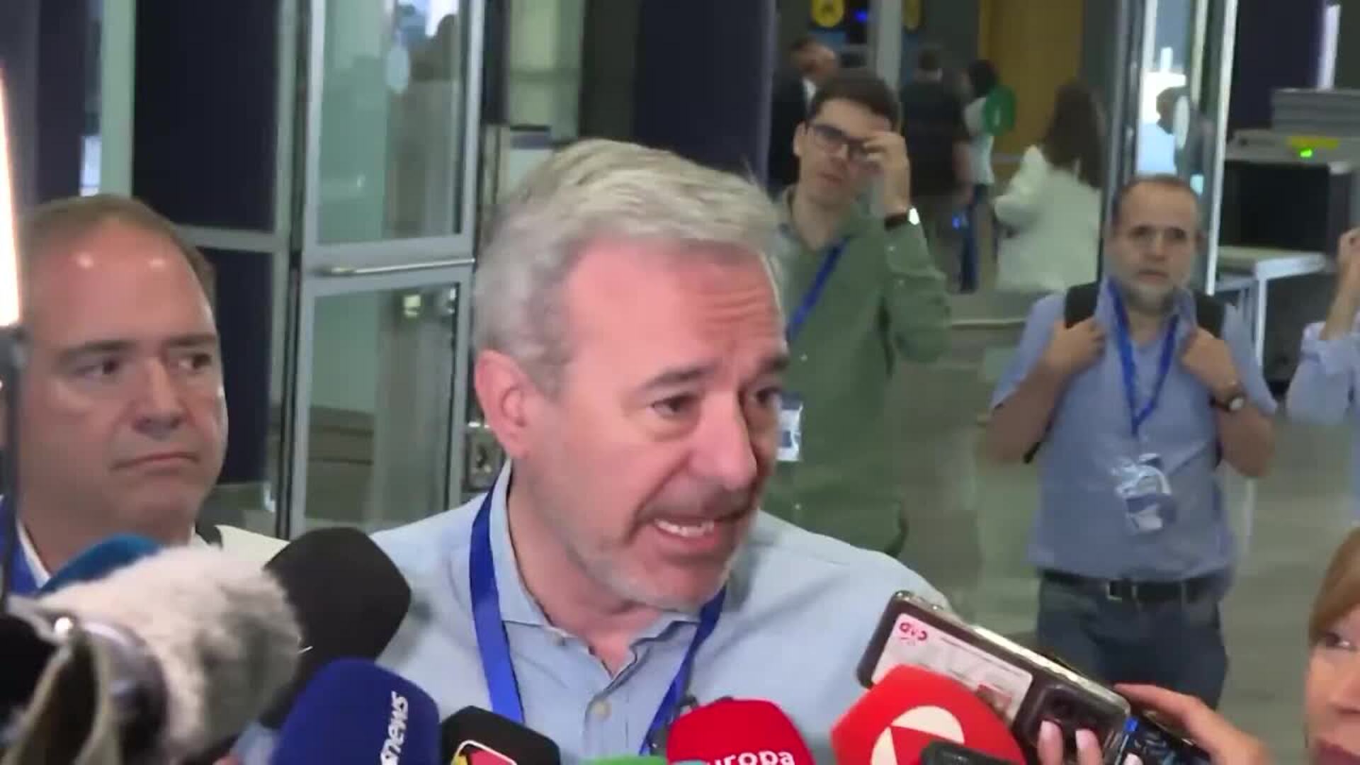 Azcón reprocha a Alegría su respaldo a Salazar y se pregunta "qué pasa en PSOE con las mujeres"