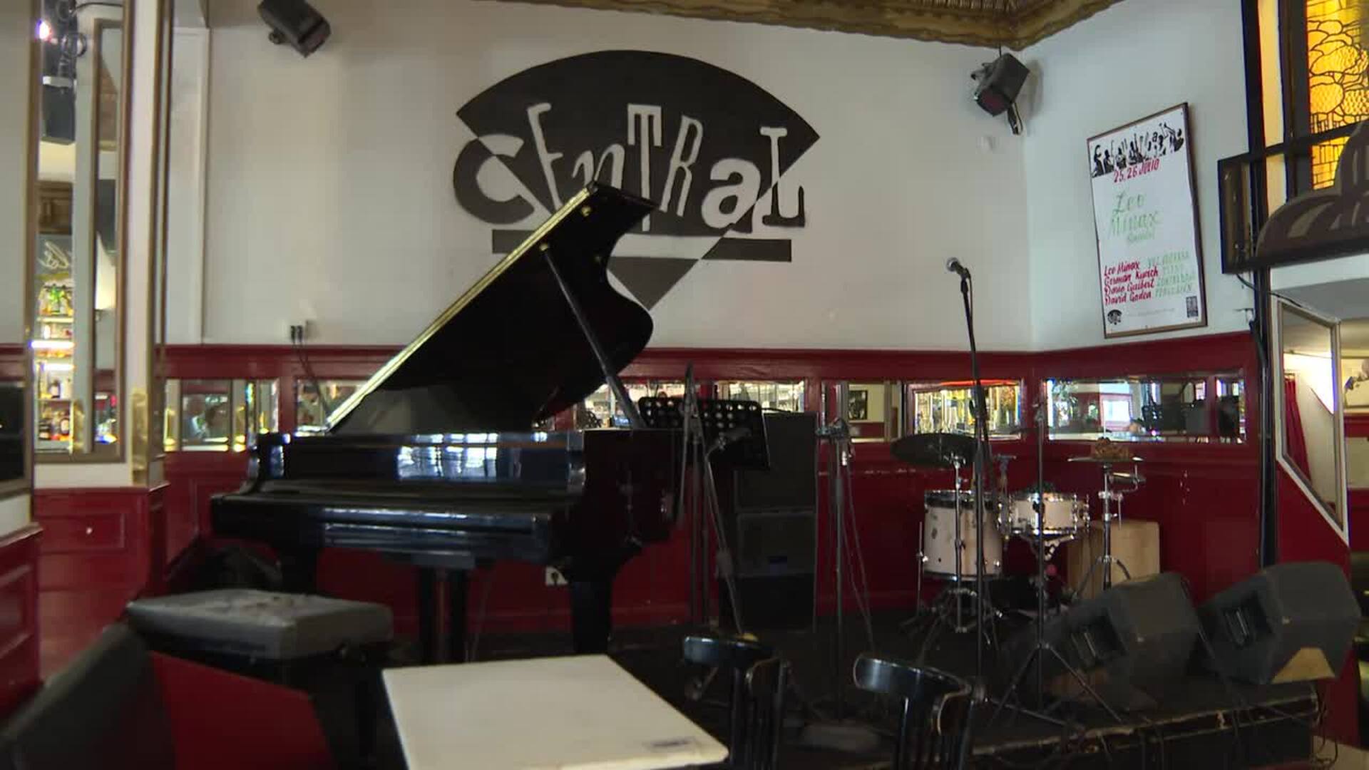 Clientes de Café Central lamentan el cierre de este "emblemático" local en el corazón de Madrid