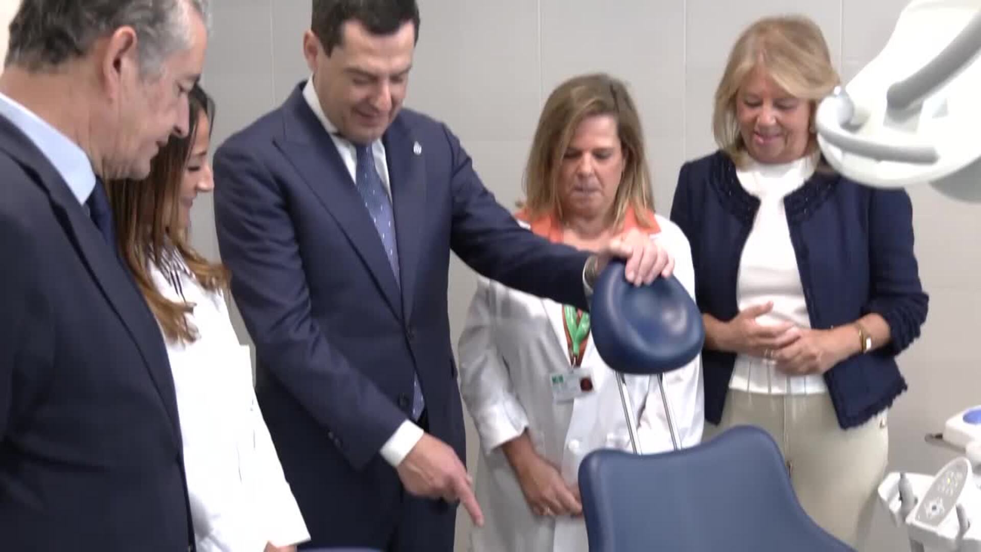 Moreno presume de inversión en sanidad pública: Hablar de privatización es "faltar a la verdad"