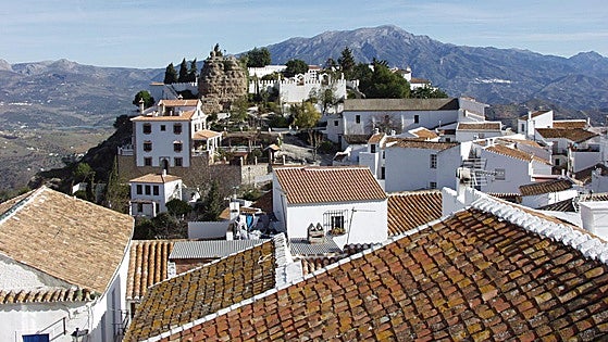 Doce curiosidades que te harán visitar Comares: un pasado sorprendente, vistas panorámicas y un patrón único en España