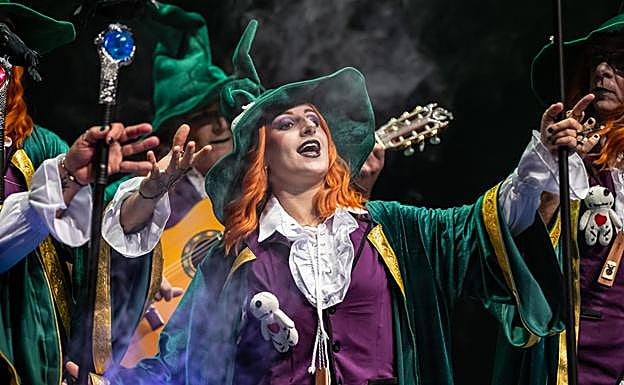Murga de 'Los arbadacabra'en la primera preliminar del COAC Málaga 2026.
