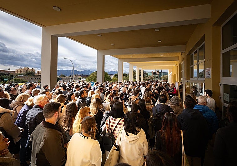 Las «ganas de acabar» pueden con los nervios en los exámenes del MIR en Málaga