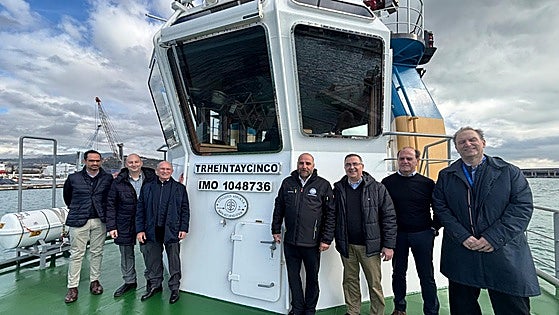 'TRHEINTAYCINCO', una nueva unidad para la flota de remolcadores de Málaga con los nombres más curiosos
