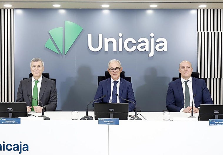 Unicaja anuncia a la plantilla otras cien salidas voluntarias