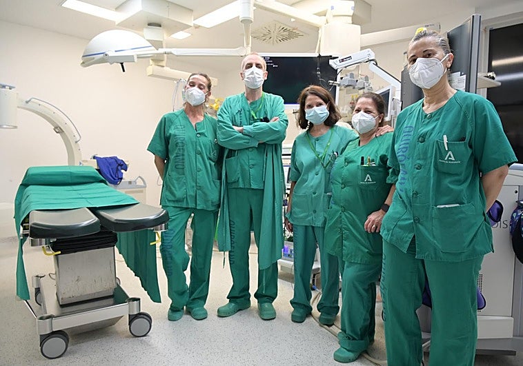 Gafas de realidad virtual para aprender a hacer endoscopias complejas: así forma el Clínico a los especialistas