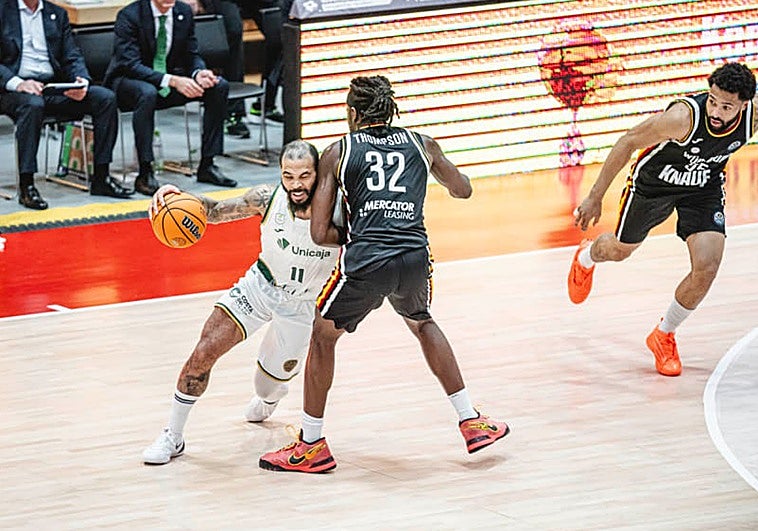El Unicaja elige sufrir en la Champions tras un pésimo partido ante el Wurzburgo (80-71)
