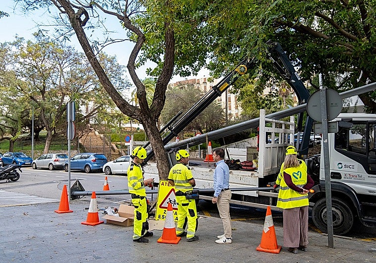 Marbella mejora el alumbrado de la calle José Luis Morales Marín con luminarias más eficientes para reforzar la seguridad vial