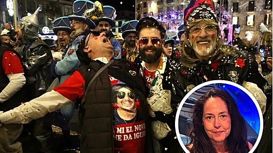 En busca de la alianza de boda perdida: «Salió volando en la batalla de flores del carnaval»