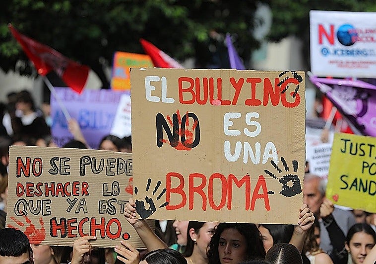 Una menor de 14 años se suicida en Benalmádena y sus padres dicen que sufría 'bullying'