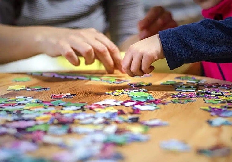 El Ayuntamiento de Málaga ofrece servicios gratuitos de canguro y campamentos este verano: cómo y cuándo solicitarlos