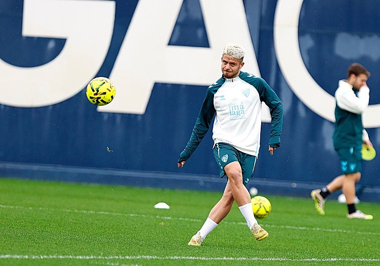 Dani Lorenzo: «Mi cabeza y mis ganas está cien por cien en seguir en el Málaga»