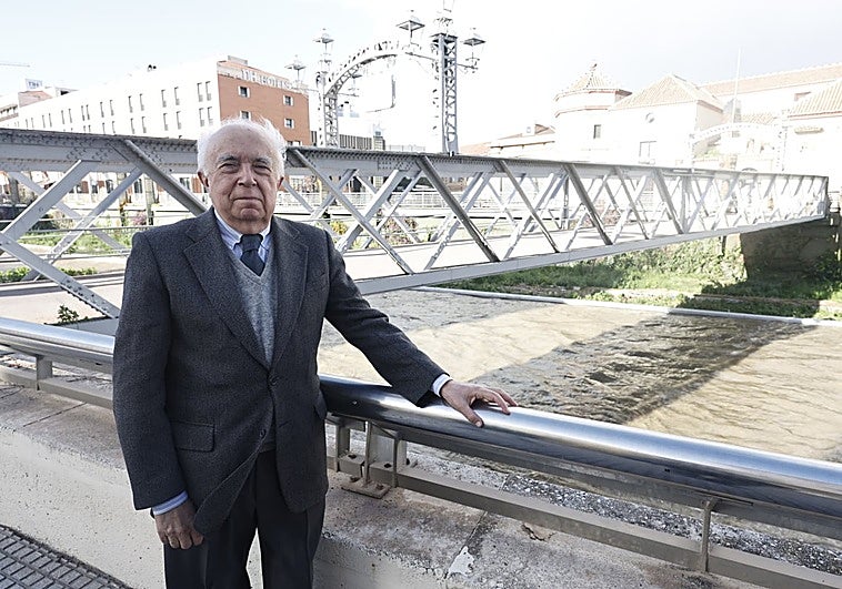 José Alba: «Los puentes plaza son el decorado, antes hay que garantizar la máxima seguridad del Guadalmedina»