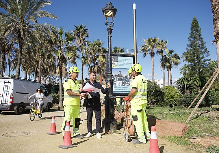 Marbella mejora el alumbrado en casi 10 kilómetros del paseo marítimo