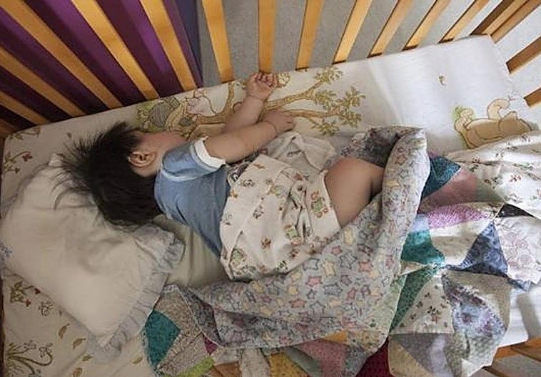 Expertos alertan de que cada vez más padres dan a sus hijos melatonina sin supervisión médica