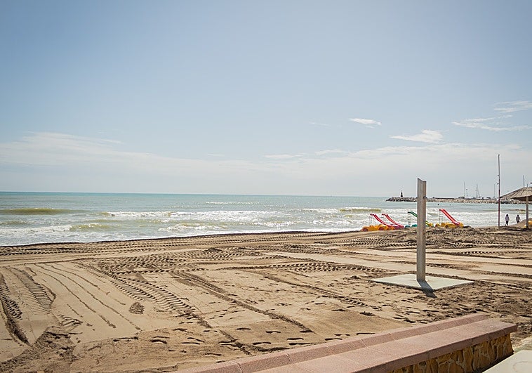 Torremolinos comienza a recuperar sus playas