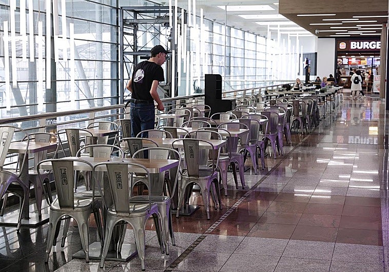 Los comerciantes de Vialia: «Las ventas han caído un 80%; sobrevivo como puedo»