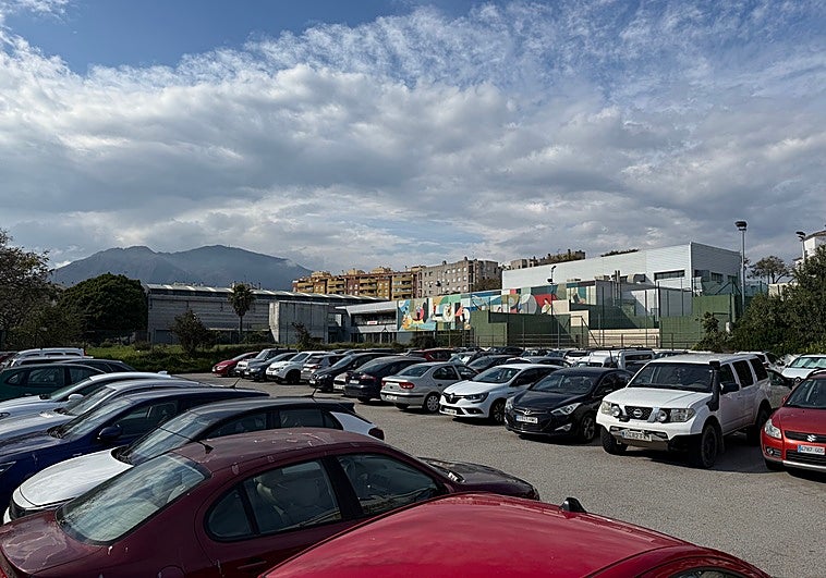 El parking La Lobilla avanza sin pasar por el Pleno enmedio del debate político sobre el modelo de aparcamientos en Estepona