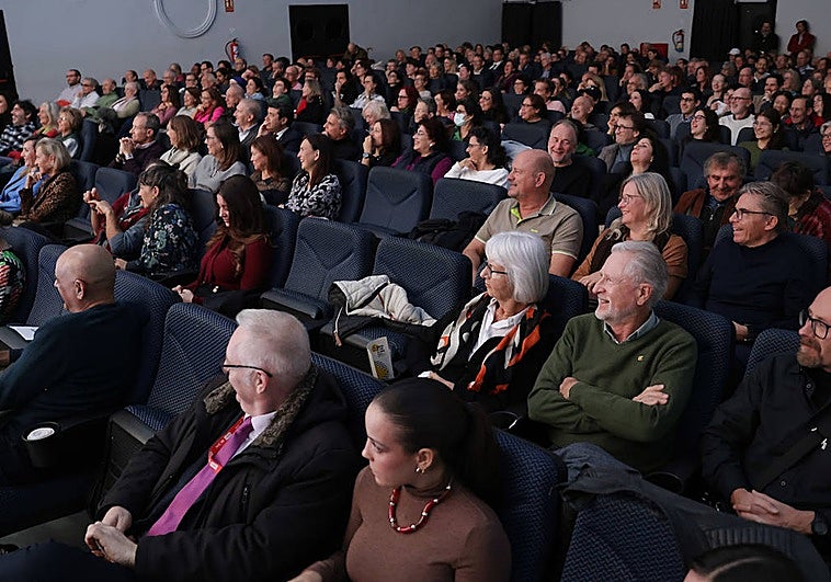 El Cine Albéniz renueva su patio de butacas