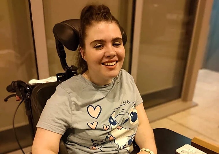 Tania Sanz, den unga kvinnan från Ronda med quadriplegia som hävdar prisvärt boende efter tre års väntan