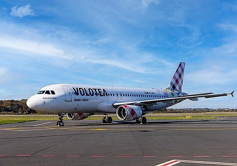 Volotea aplica un recargo de hasta 14 euros una semana antes de volar por la subida del precio del combustible