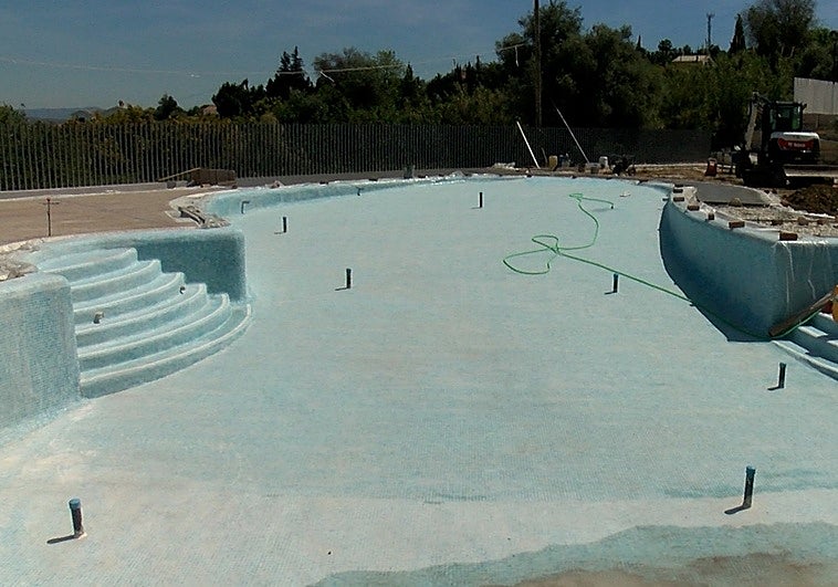 Alhaurín el Grande espera abrir su nueva piscina exterior este verano