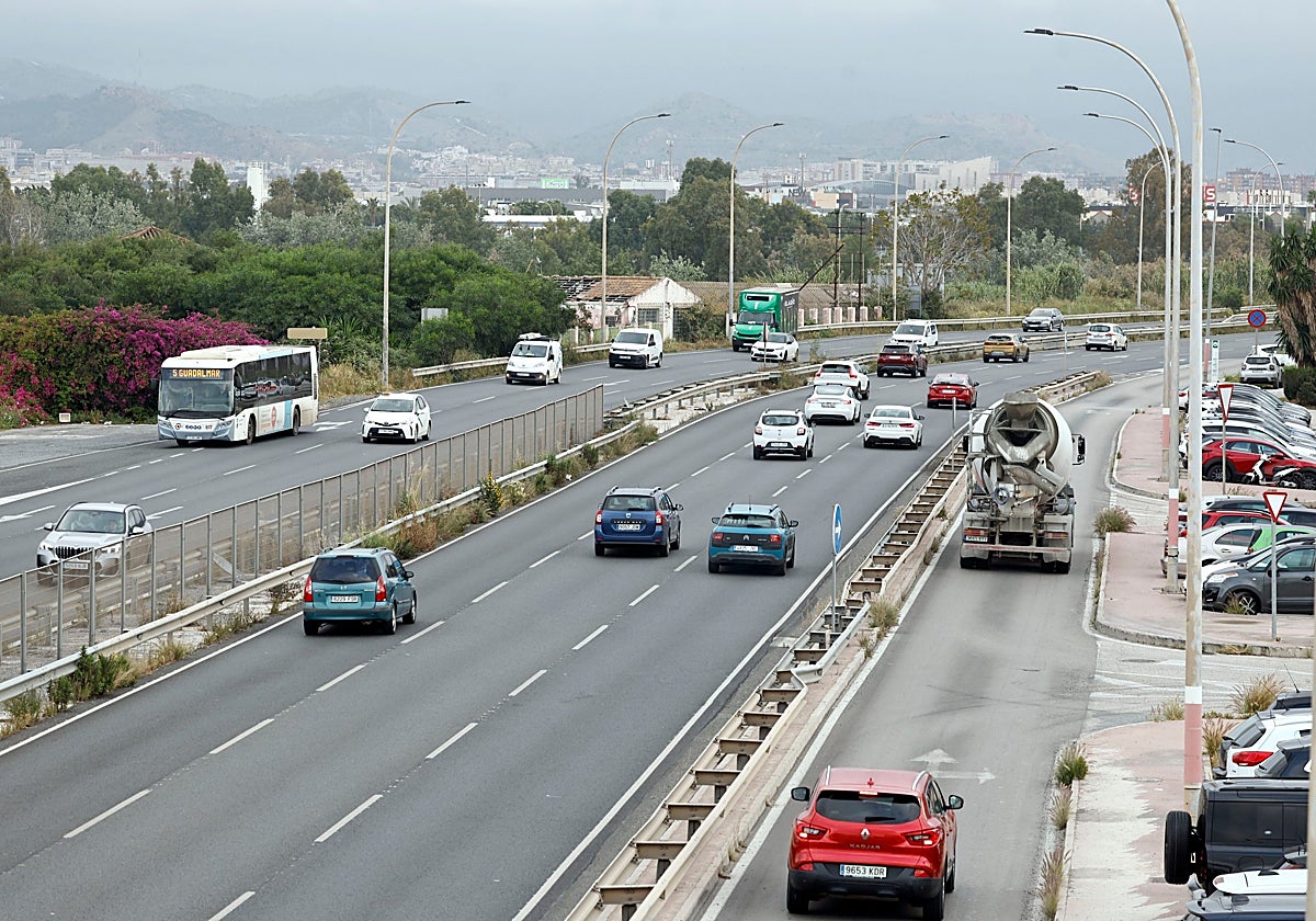 Empiezan las obras para poner fin a los baches en la MA-21: estas son las líneas de bus afectadas