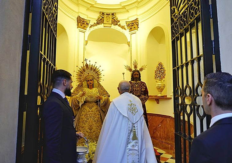 La Cofradía del Rescate recupera su capilla callejera tras siete meses de restauración