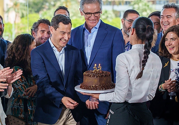 La ambición de Juanma Moreno: enterrar el diferencial del paro