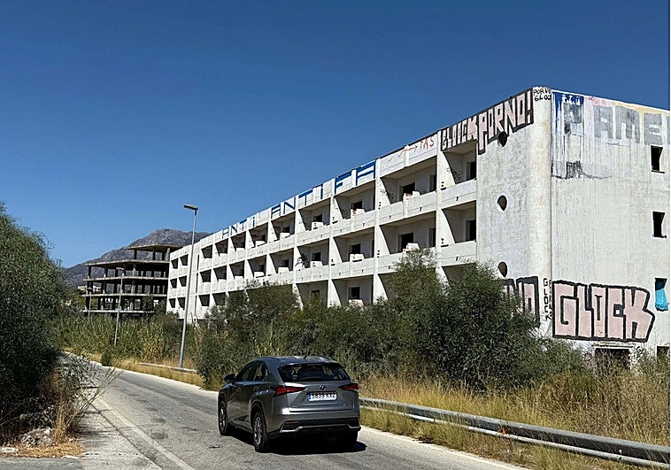 Marbella quiere convertir un edificio de Roca en residencia para sanitarios