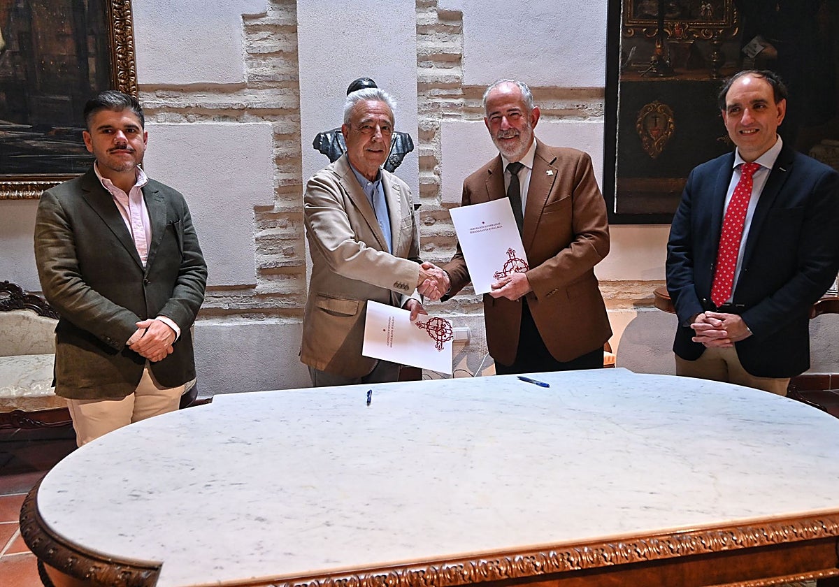 Damián Lampérez, Antonio Montañez, José Carlos Garín y Rafael Palomo, durante el acto de la firma del convenio