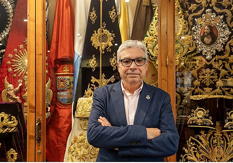 Nicolás Martín: «La Virgen de la Concepción volverá a lucir su manto bordado el Domingo de Ramos del próximo año»