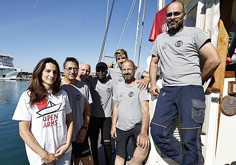 Un barco de Open Arms hace escala en Málaga antes de partir a Cuba en una misión humanitaria