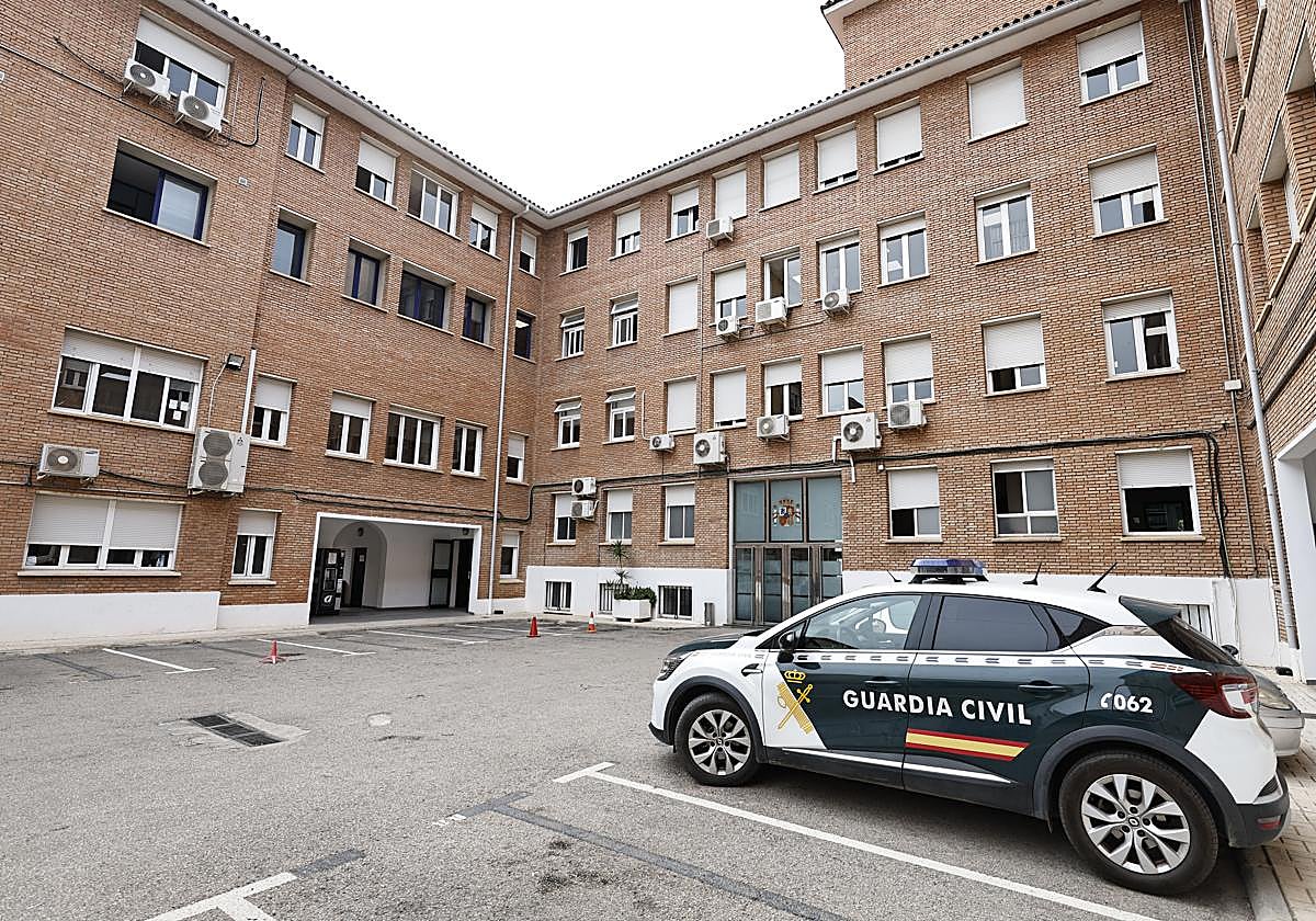 Agentes durante la investigación del tiroteo en Almería