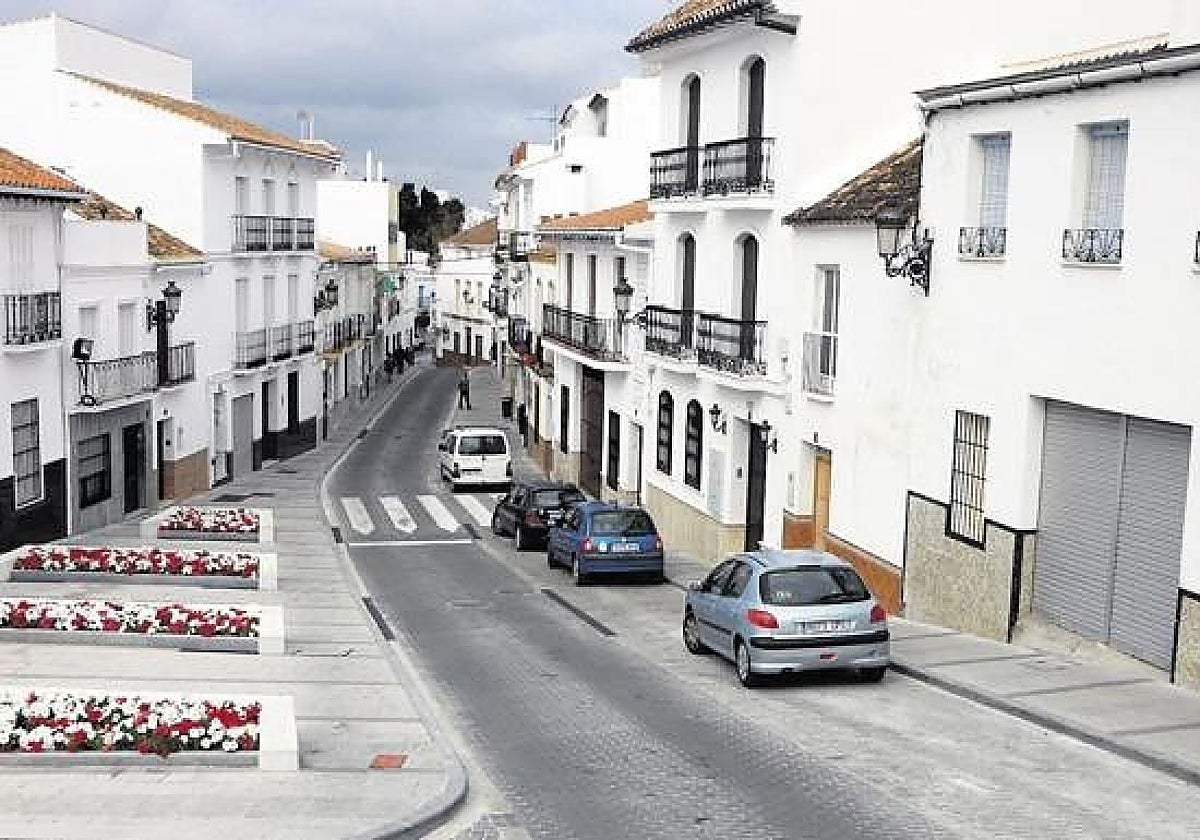 Con estacas y cadenas, así acaban las desavenencias por el uso de un parking en Alhaurín el Grande