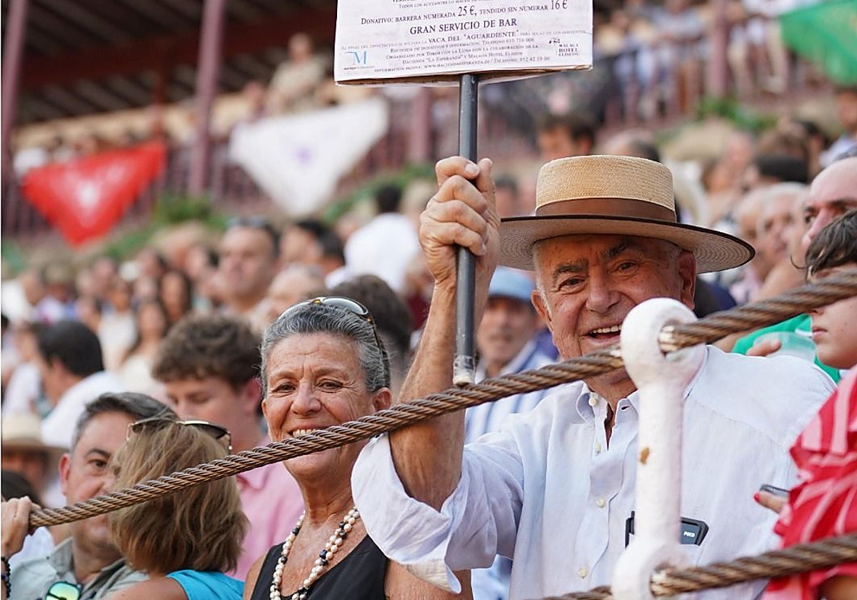 Las peñas de Málaga homenajearán al aficionado Juan Manuel del Pozo