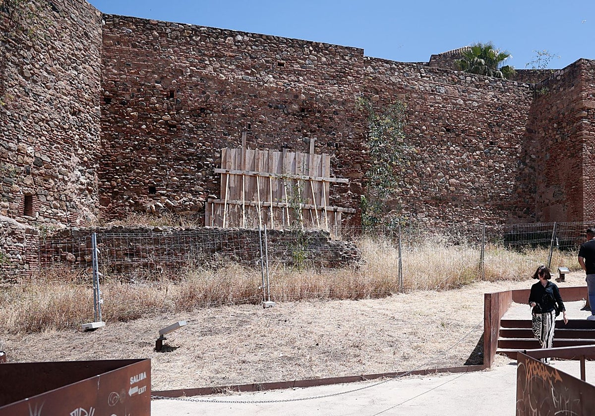 Un informe alerta del «grave» peligro de caída de uno de los muros de la Alcazaba de Málaga