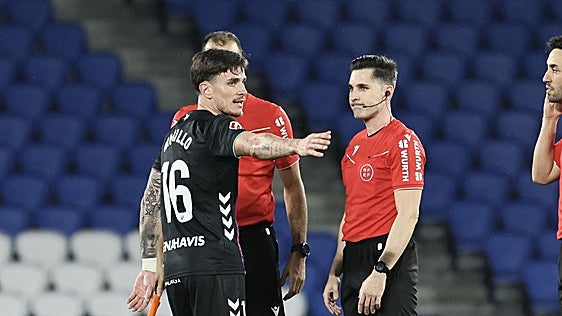 Al Málaga le asignan para comenzar los 'play-off' al árbitro de la polémica derrota en Anoeta